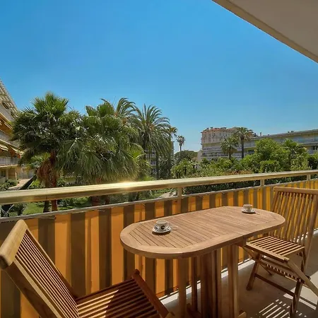 Luxury - Stunning Renovated 2 Bedroom