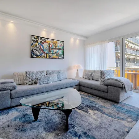 Luxury - Stunning Renovated 2 Bedroom * Cannes