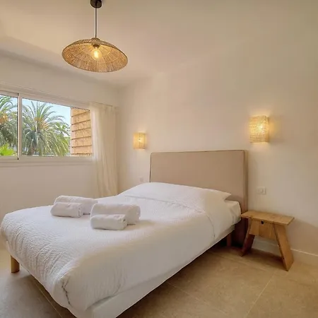 Lejlighed Luxury - Stunning Renovated 2 Bedroom *