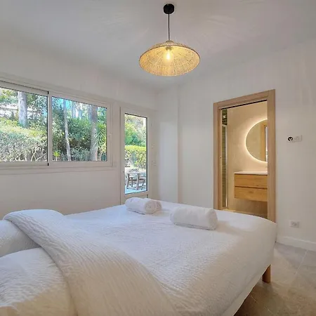 Luxury - Stunning Renovated 2 Bedroom Lejlighed Cannes