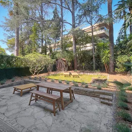 Luxury - Stunning Renovated 2 Bedroom Lejlighed *