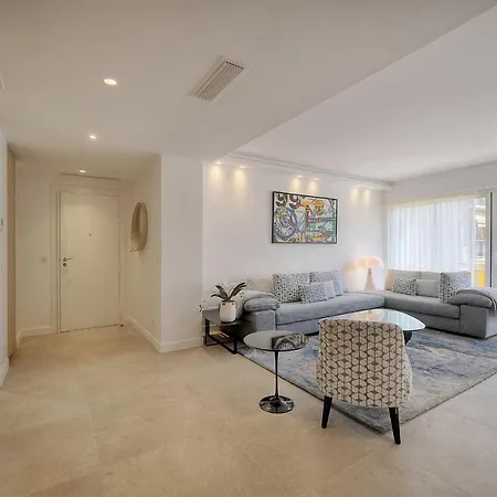 Lejlighed Luxury - Stunning Renovated 2 Bedroom