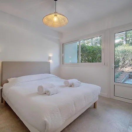 Luxury - Stunning Renovated 2 Bedroom Lejlighed Cannes