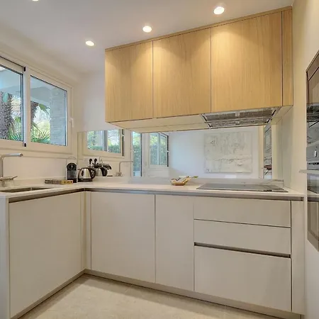 Lejlighed Luxury - Stunning Renovated 2 Bedroom
